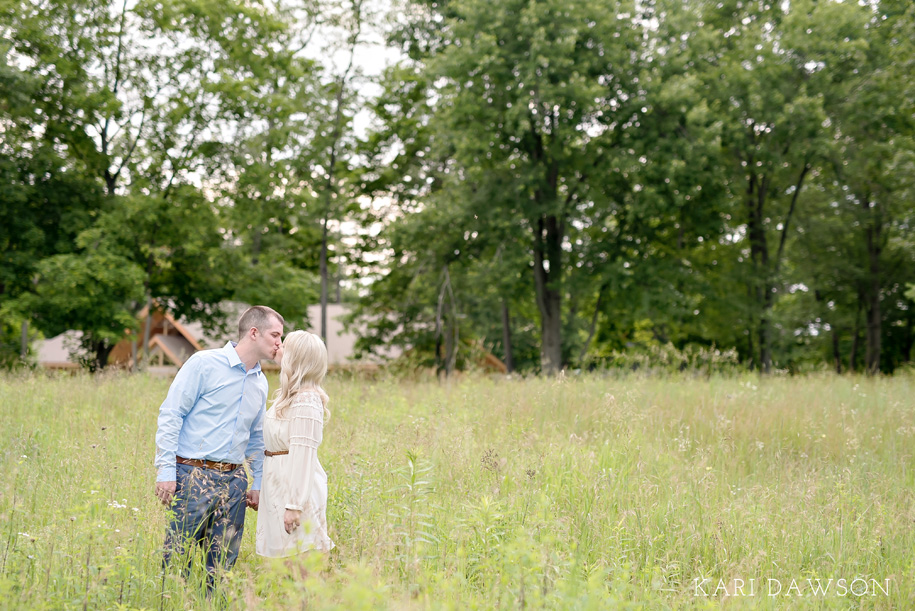 Romantic Engagement Photos in the Field l Stoneycreek Engagement