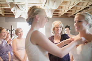 Personalized wedding day gift of pearls to a bride from her groom by Kari Dawson Photography