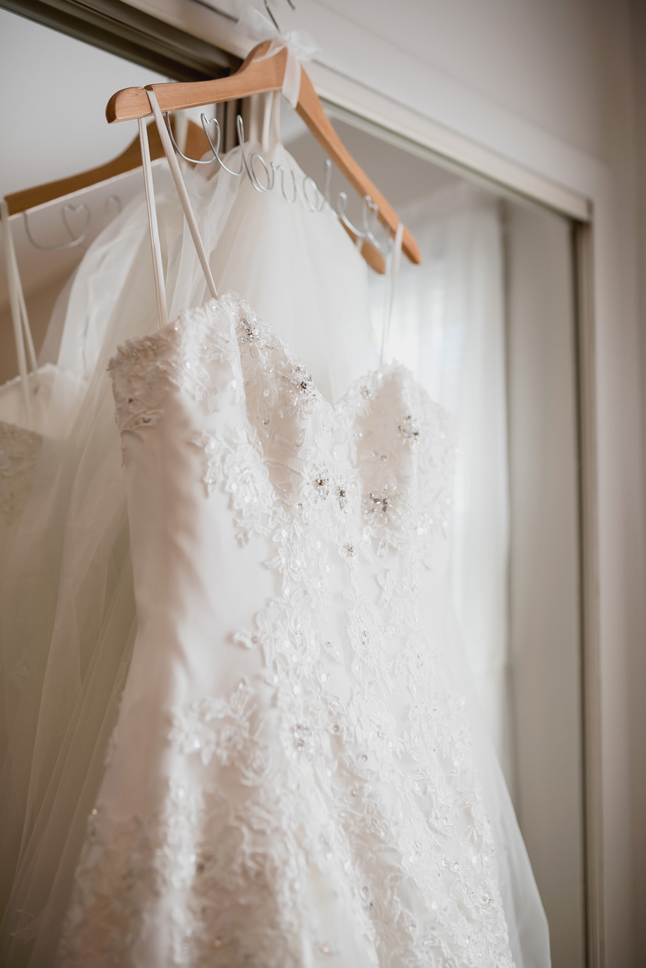 Sweetheart neckline, lace wedding gown with a bodice that ties. Perfect silhouette for any bride. A fall wedding in Michigan by Kari Dawson