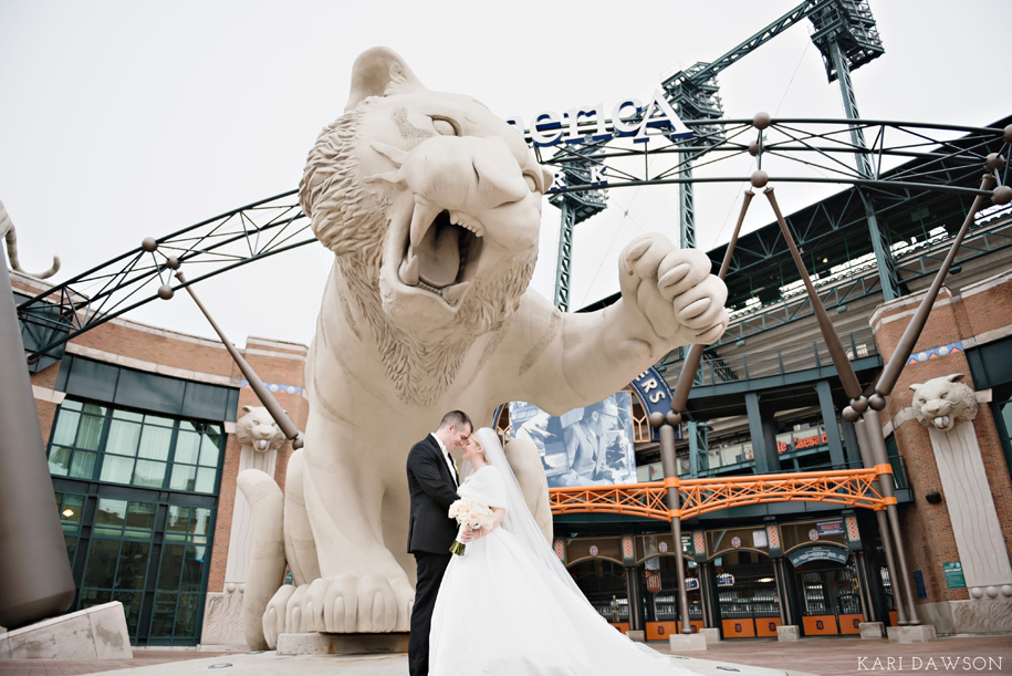 winter colony club and blessed sacrament cathedral wedding-32