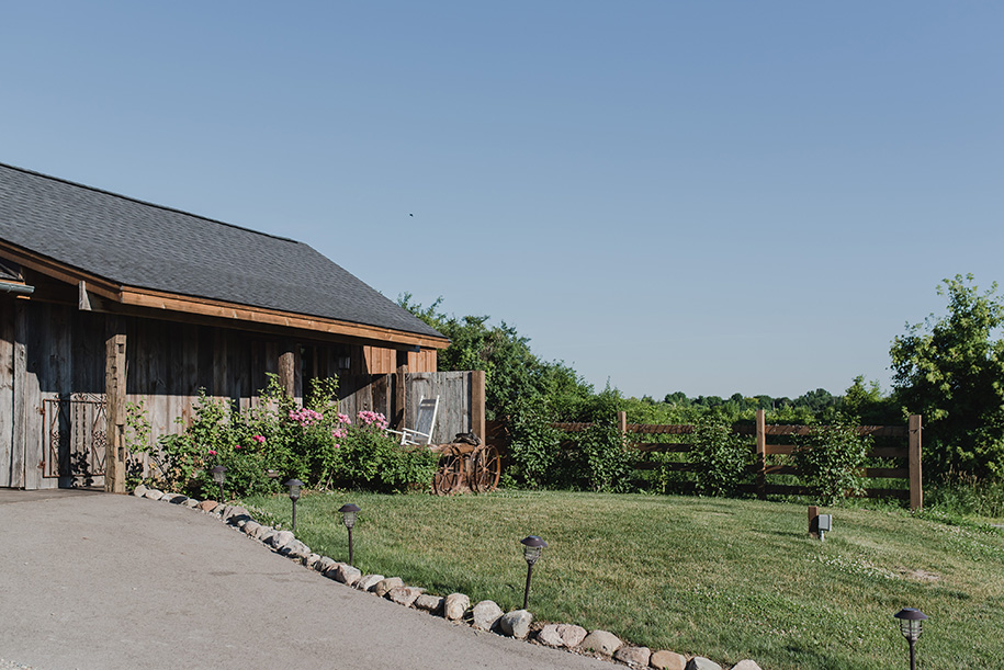 the valley at frutig farms outdoor barn wedding101