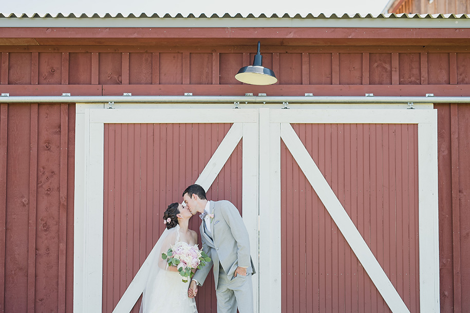 the valley at frutig farms outdoor barn wedding42