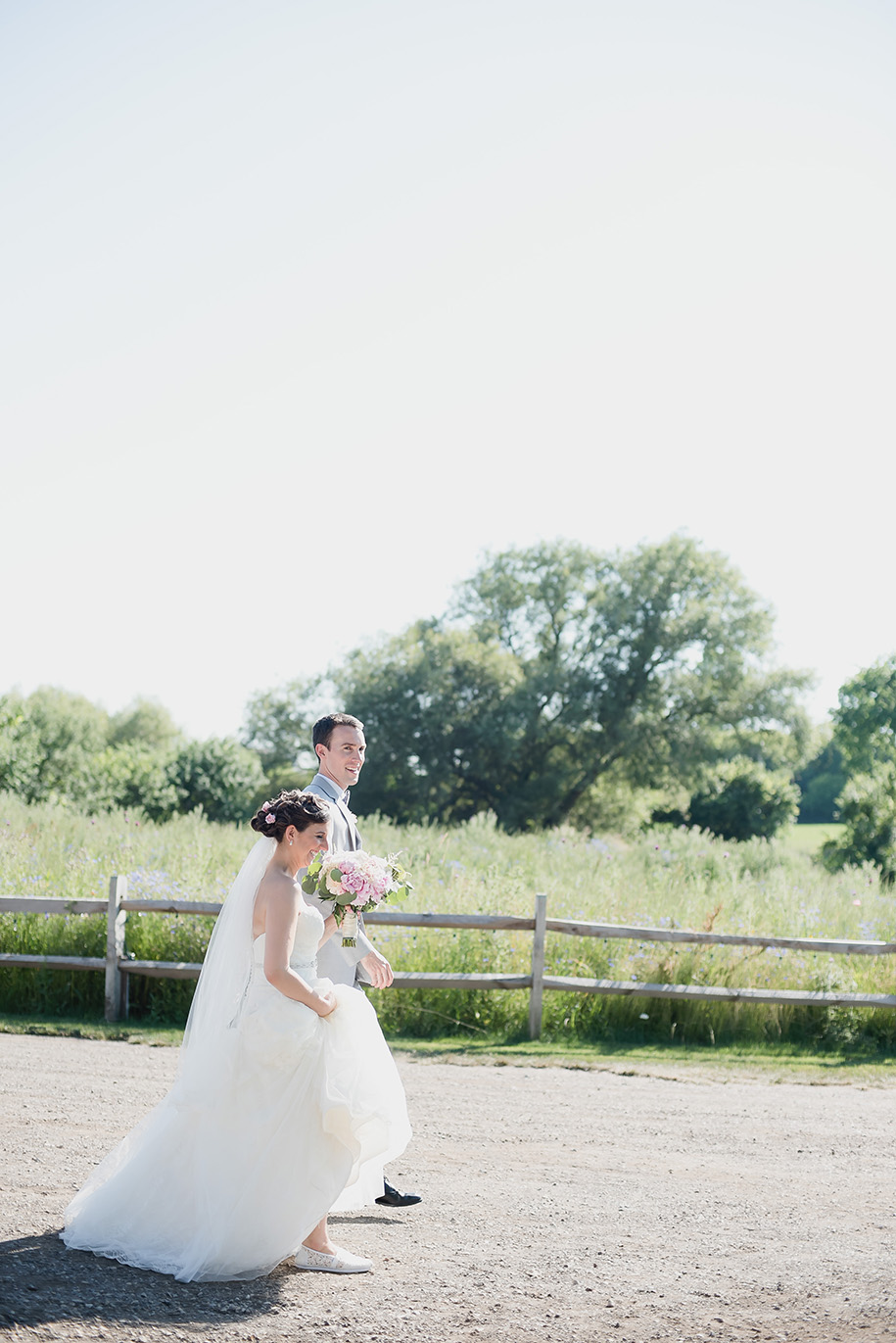 the valley at frutig farms outdoor barn wedding96