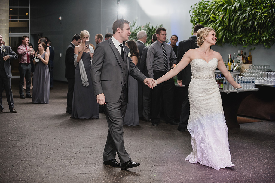 waterview-loft-at-port-detroit-fall-wedding108