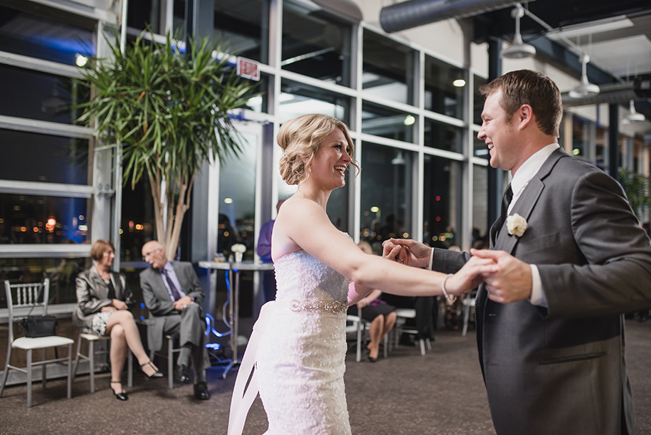 waterview-loft-at-port-detroit-fall-wedding110