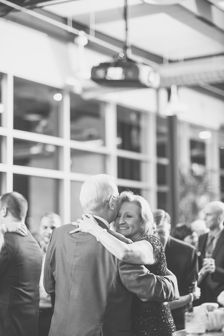 waterview-loft-at-port-detroit-fall-wedding117