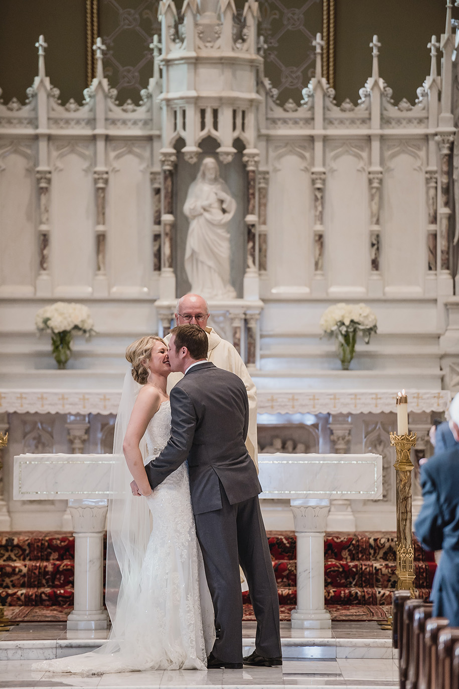 waterview-loft-at-port-detroit-fall-wedding58