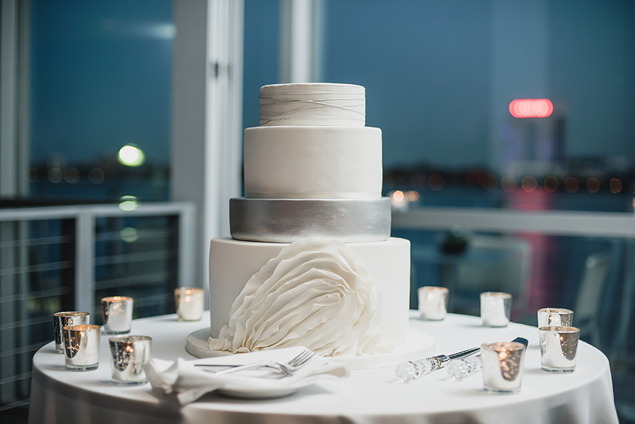 waterview-loft-at-port-detroit-fall-wedding98