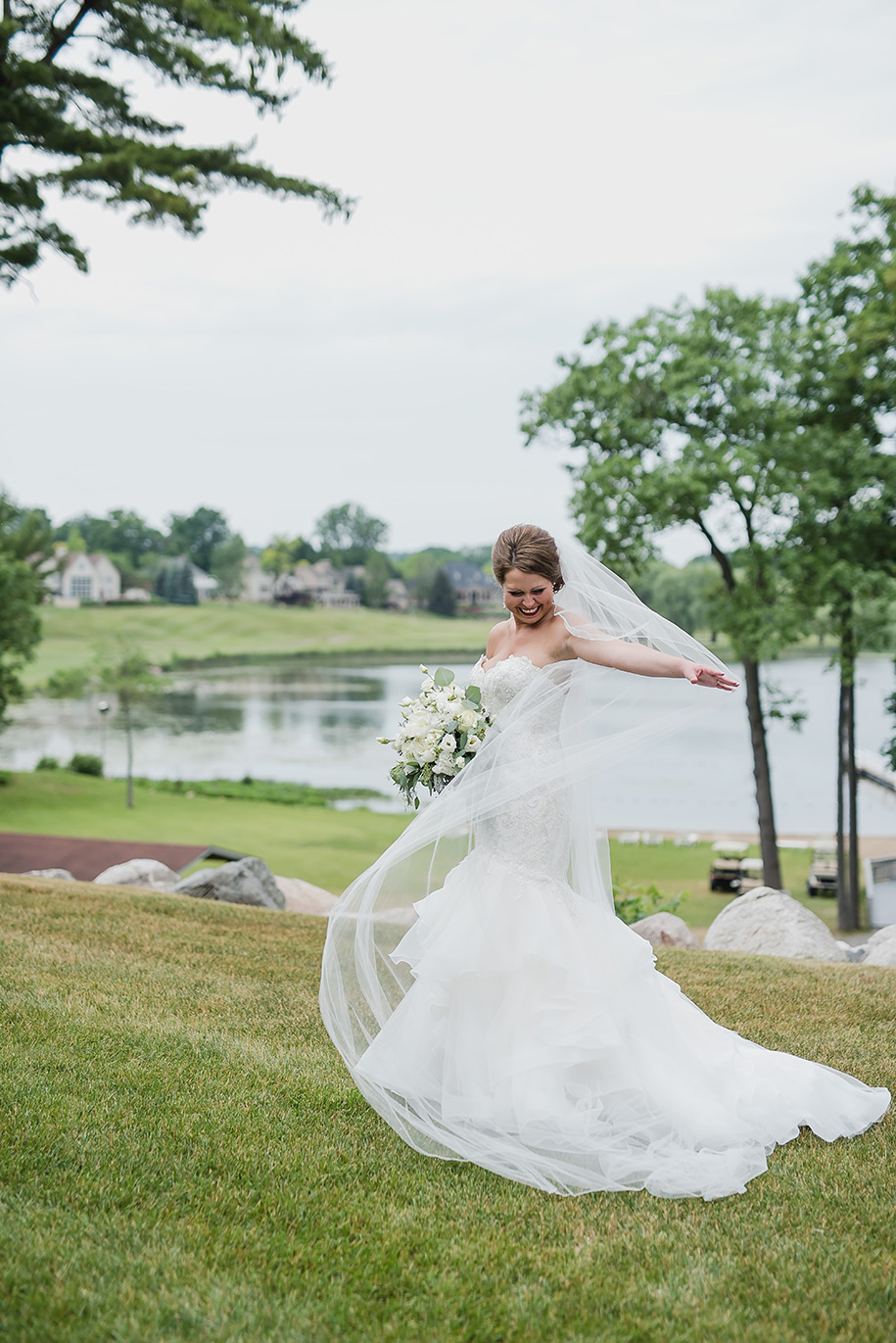 Oak Pointe Country Club Outdoor Summer Wedding31