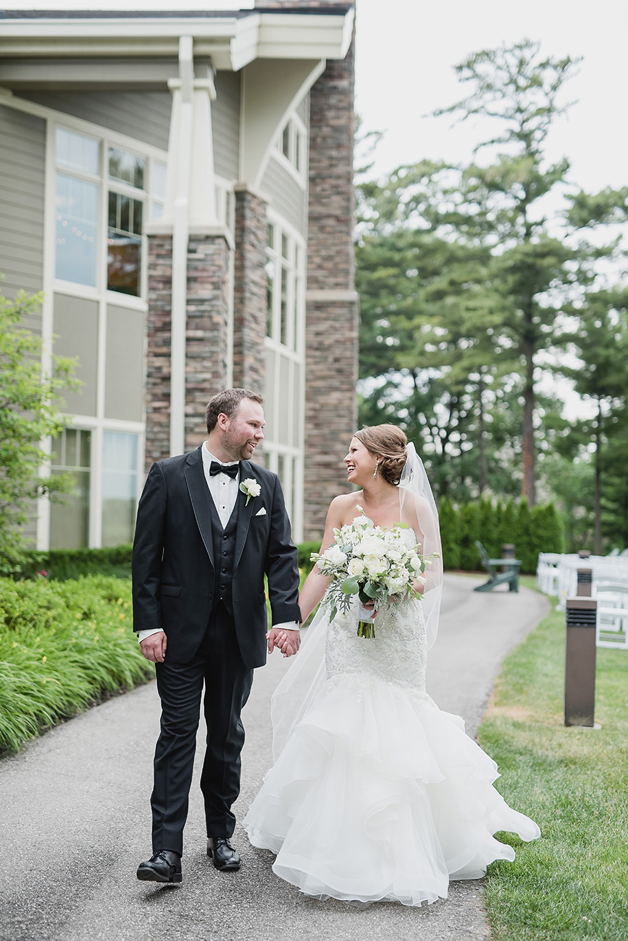 Oak Pointe Country Club Outdoor Summer Wedding46