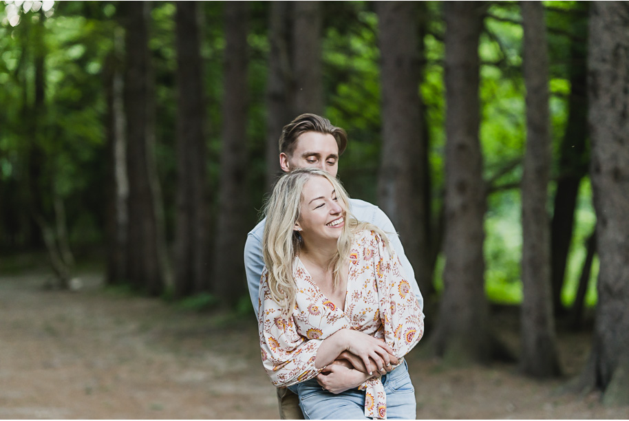 Michigan summer engagement session in the woods by Kari Dawson Photography. 