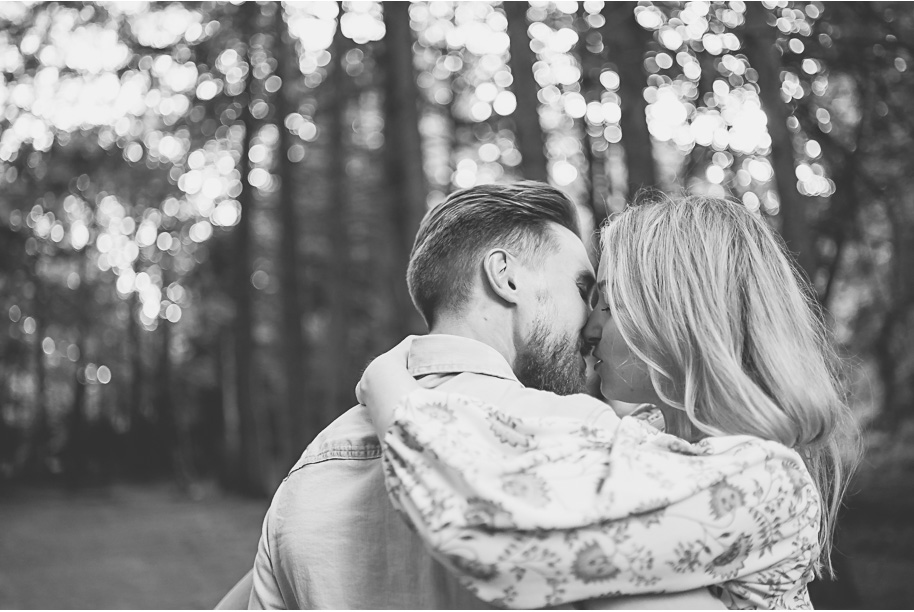 Michigan summer engagement session in the woods by Kari Dawson Photography. 