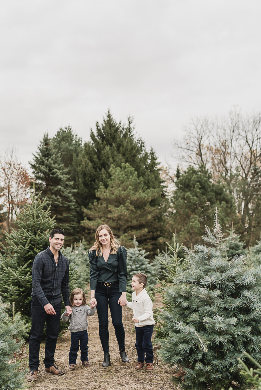 ChristmasTreeFarmFamilyPhotosattheAddisonOaksChristmasTreeFarminOaklandMichigan