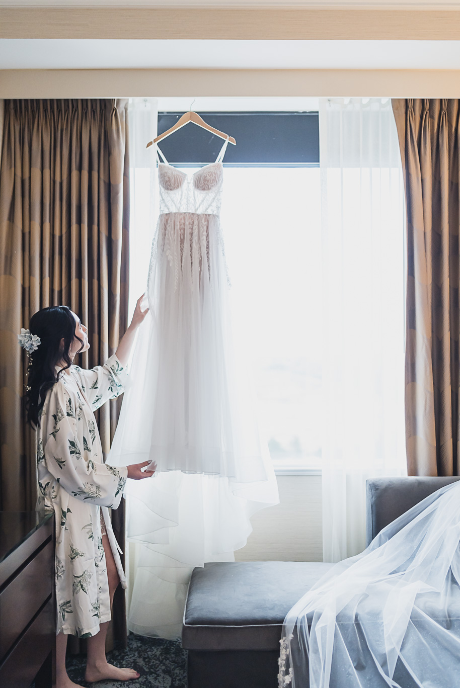 A classic and romantic winter Lovett Hall wedding at Greenfield Village in Dearborn Michigan provided by Kari Dawson top-rated Detroit wedding photographer.