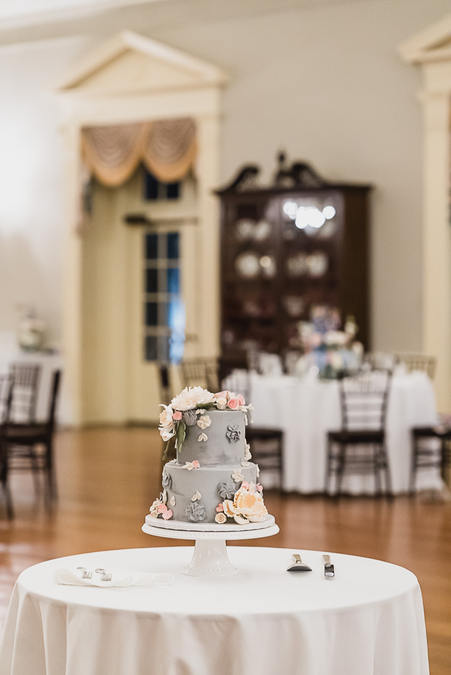 A classic and romantic winter Lovett Hall wedding at Greenfield Village in Dearborn Michigan provided by Kari Dawson top-rated Detroit wedding photographer.