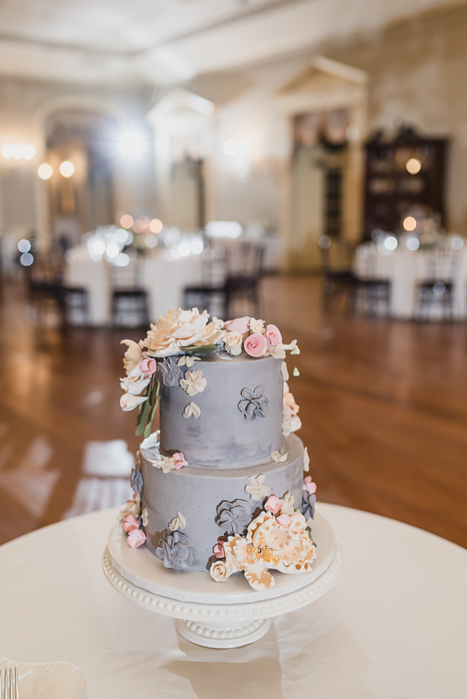 A classic and romantic winter Lovett Hall wedding at Greenfield Village in Dearborn Michigan provided by Kari Dawson top-rated Detroit wedding photographer.