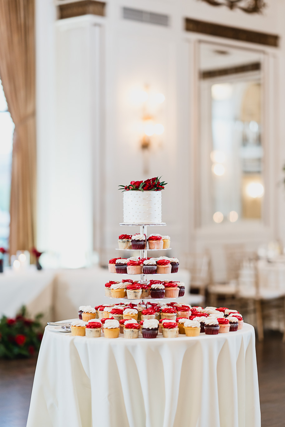 A vibrant classic Colony Club wedding in downtown Detroit Michigan provided by Kari Dawson, top-rated Detroit wedding photographer, and her team.