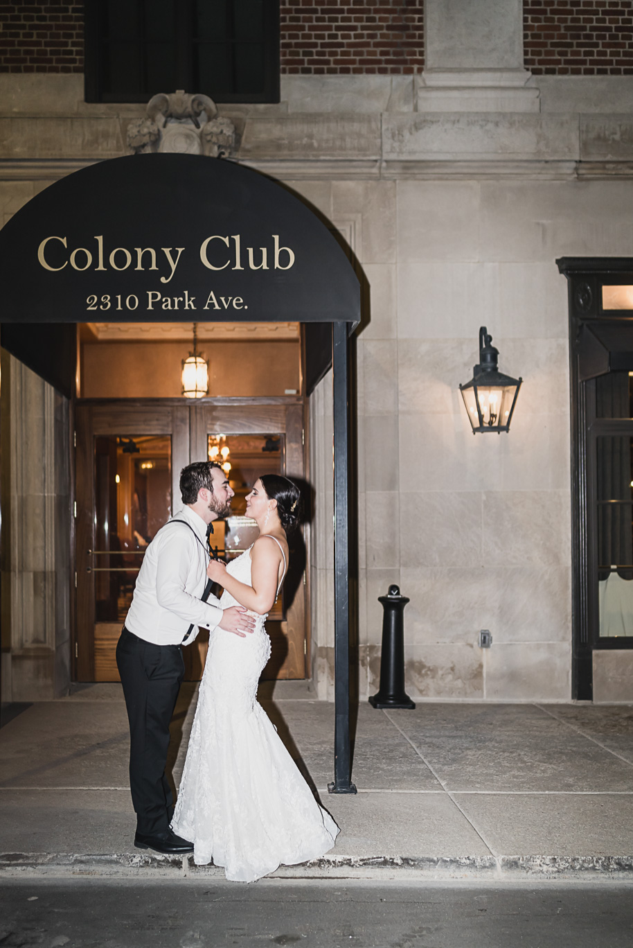 A vibrant classic Colony Club wedding in downtown Detroit Michigan provided by Kari Dawson, top-rated Detroit wedding photographer, and her team.