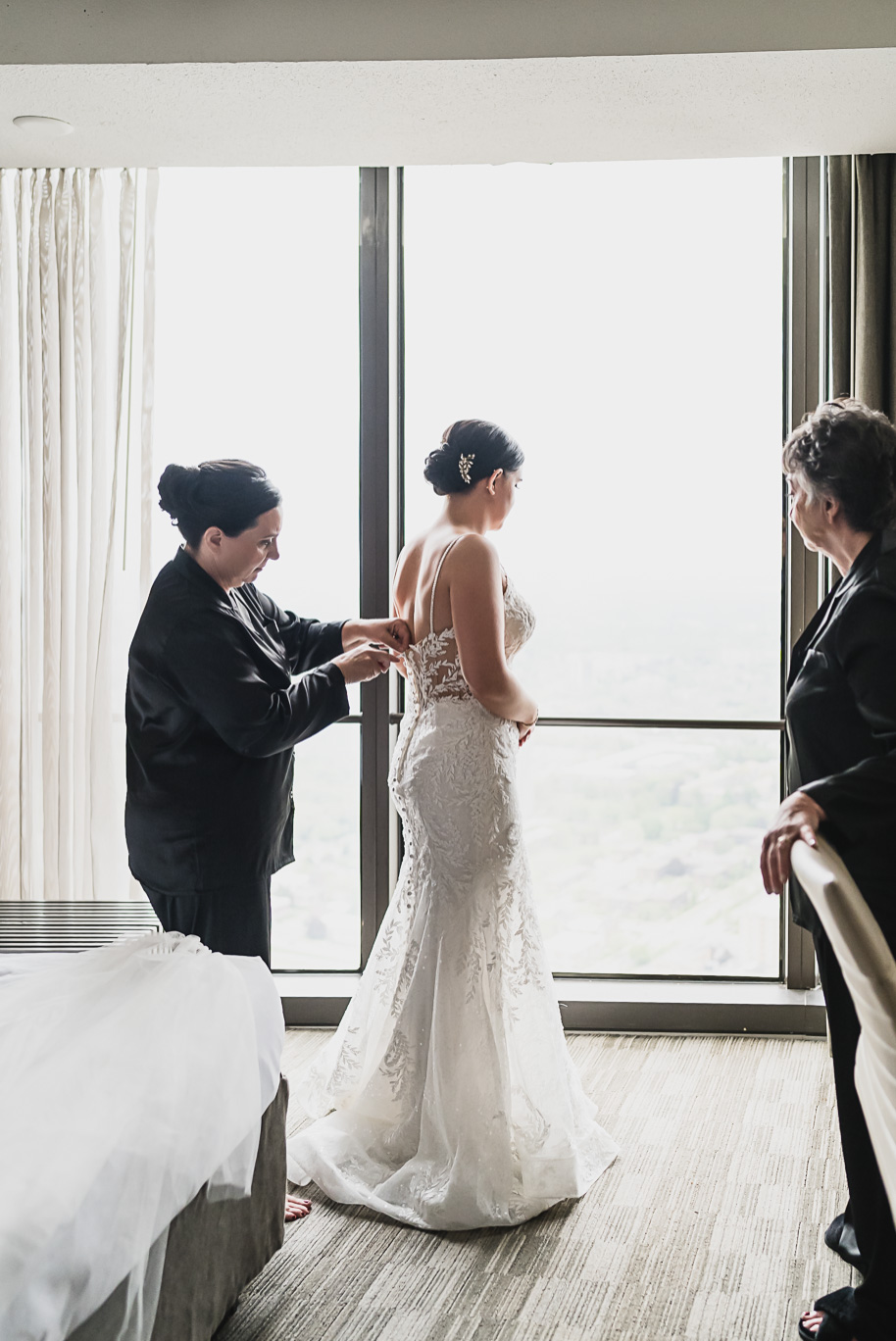 A vibrant classic Colony Club wedding in downtown Detroit Michigan provided by Kari Dawson, top-rated Detroit wedding photographer, and her team.