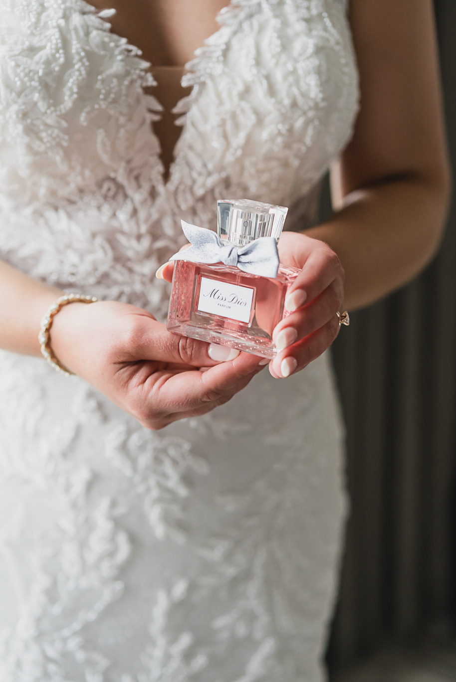 A vibrant classic Colony Club wedding in downtown Detroit Michigan provided by Kari Dawson, top-rated Detroit wedding photographer, and her team.