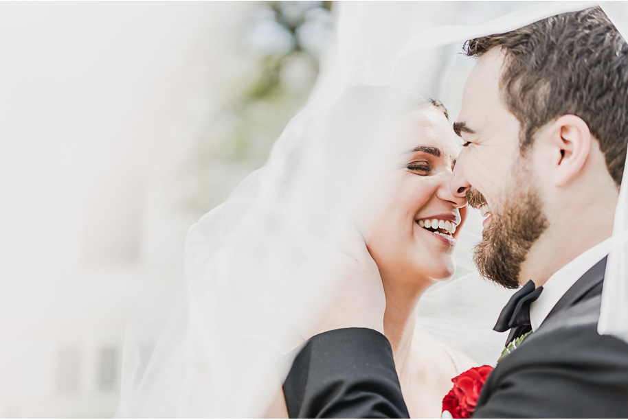 A vibrant classic Colony Club wedding in downtown Detroit Michigan provided by Kari Dawson, top-rated Detroit wedding photographer, and her team.