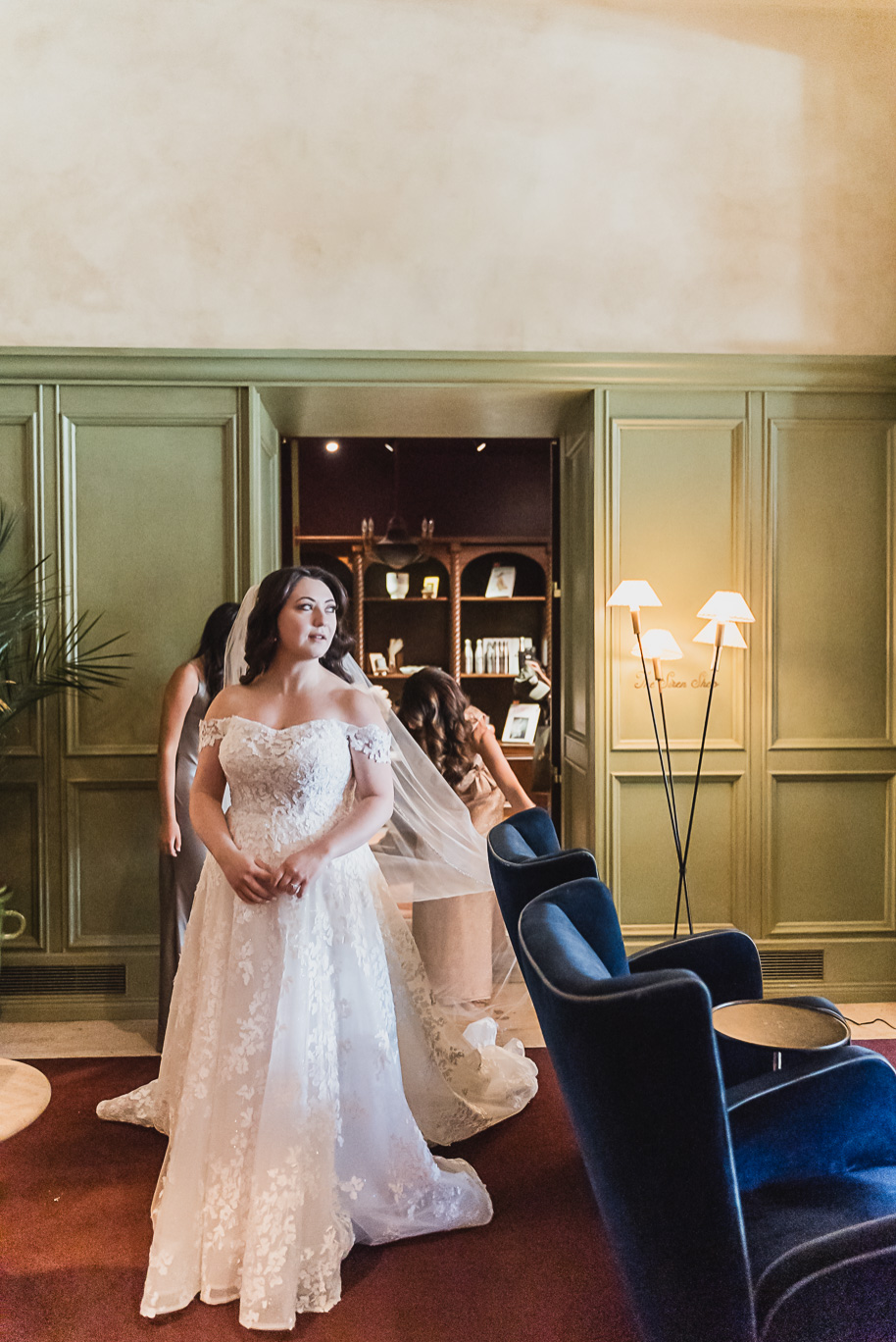 A classic black-tie summer Palestinian wedding in Detroit at the Colony Club by Kari Dawson, top-rated Detroit wedding photographer, and her team.