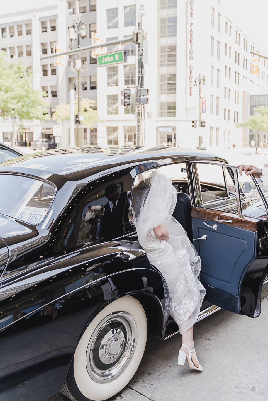 A classic black-tie summer Palestinian wedding in Detroit at the Colony Club by Kari Dawson, top-rated Detroit wedding photographer, and her team.