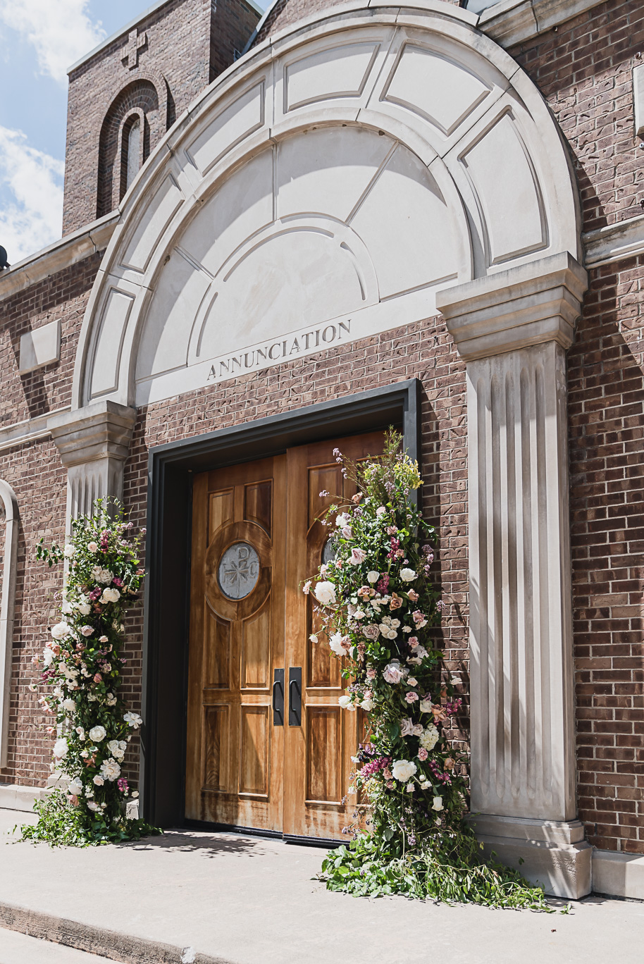 A classic black-tie summer Palestinian wedding in Detroit at the Colony Club by Kari Dawson, top-rated Detroit wedding photographer, and her team.