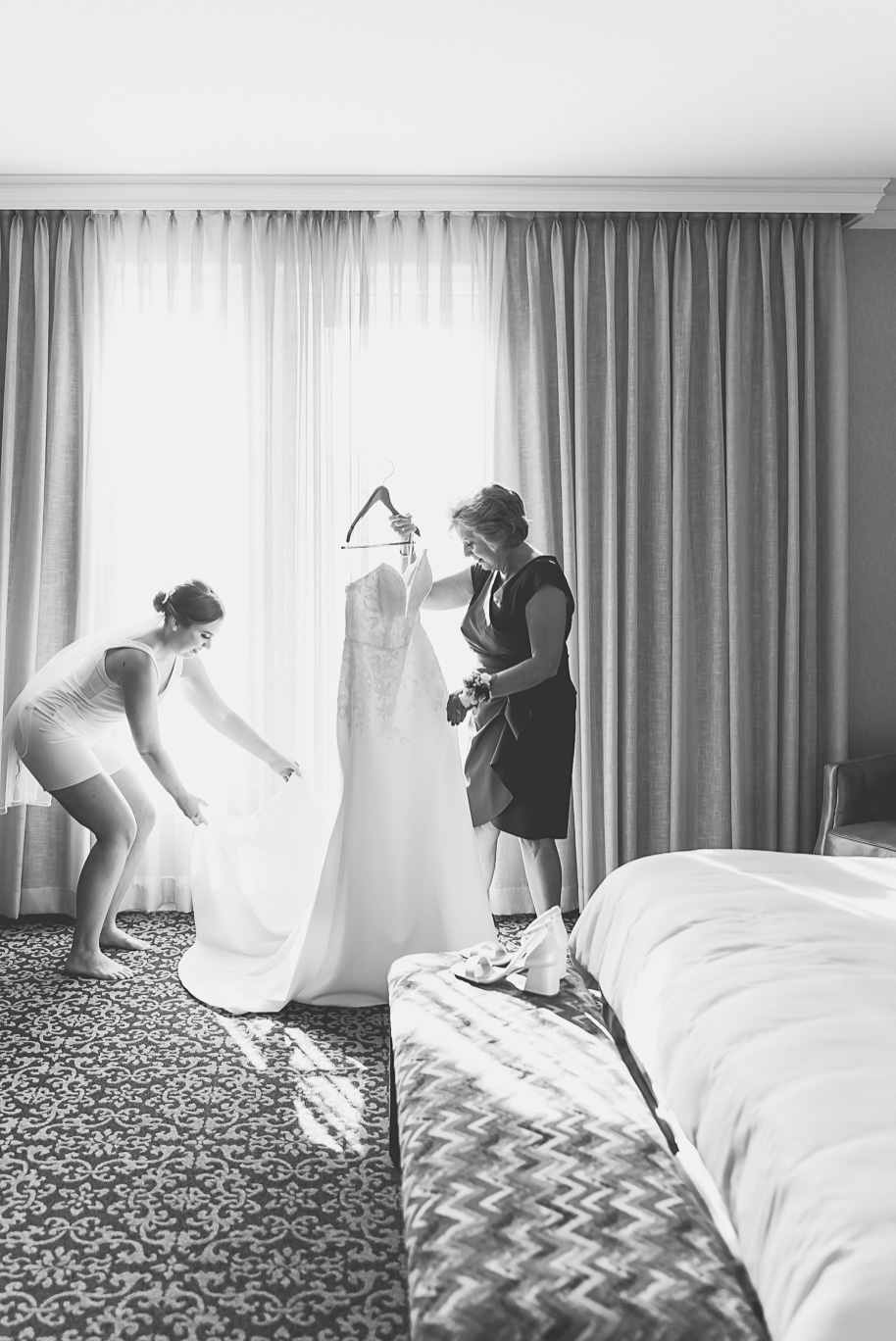 A romantic late summer intimate wedding at the Royal Park Hotel in Rochester, Michigan provided by top-rated Rochester wedding photograher Kari Dawson and her team.