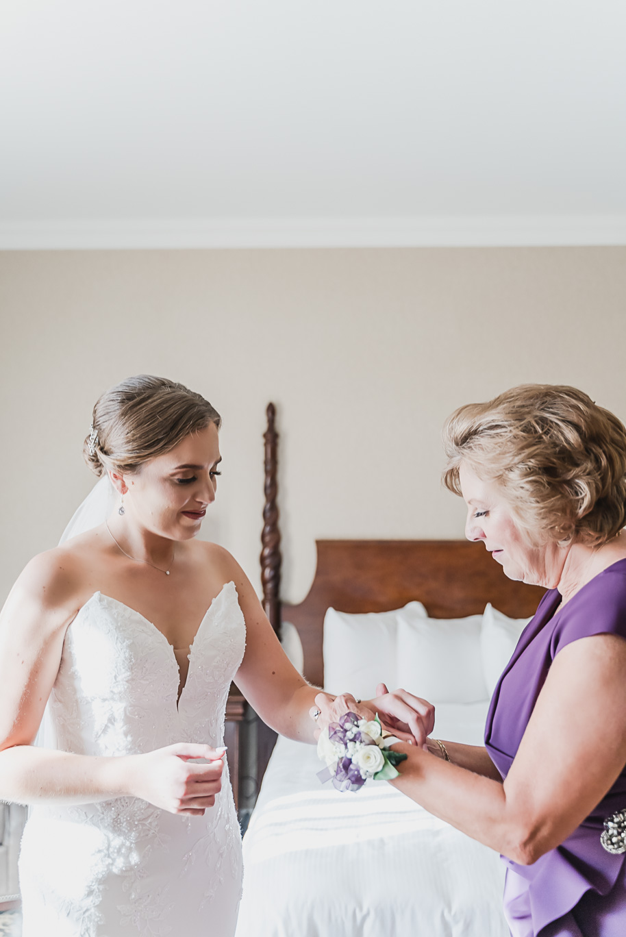 A romantic late summer intimate wedding at the Royal Park Hotel in Rochester, Michigan provided by top-rated Rochester wedding photograher Kari Dawson and her team.