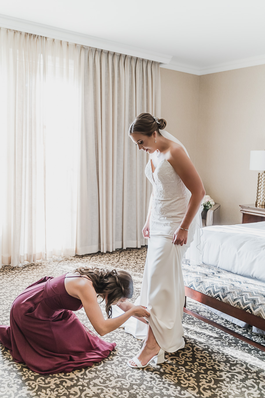 A romantic late summer intimate wedding at the Royal Park Hotel in Rochester, Michigan provided by top-rated Rochester wedding photograher Kari Dawson and her team.