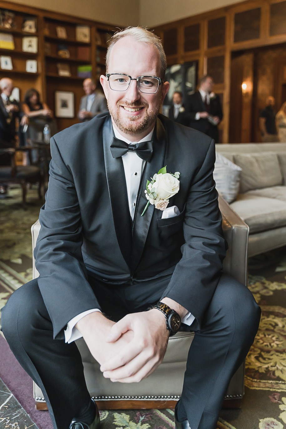 A romantic late summer intimate wedding at the Royal Park Hotel in Rochester, Michigan provided by top-rated Rochester wedding photograher Kari Dawson and her team.