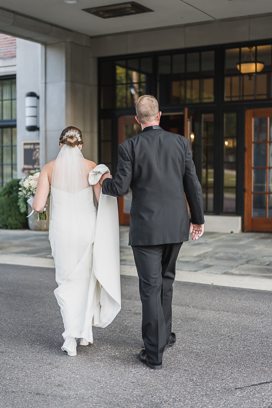 A romantic late summer intimate wedding at the Royal Park Hotel in Rochester, Michigan provided by top-rated Rochester wedding photograher Kari Dawson and her team.