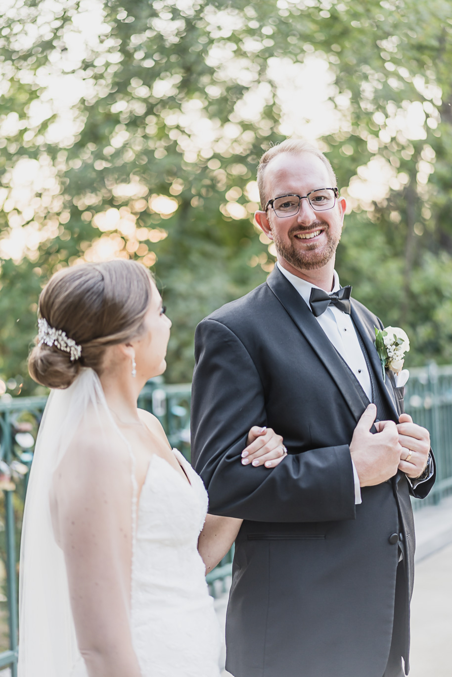 A romantic late summer intimate wedding at the Royal Park Hotel in Rochester, Michigan provided by top-rated Rochester wedding photograher Kari Dawson and her team.