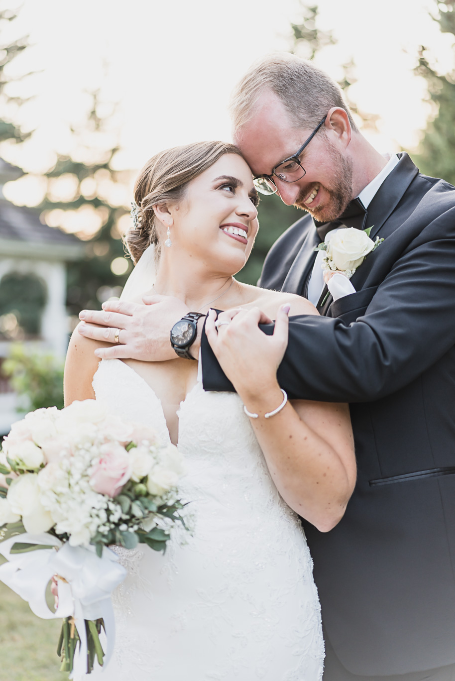 A romantic late summer intimate wedding at the Royal Park Hotel in Rochester, Michigan provided by top-rated Rochester wedding photograher Kari Dawson and her team.