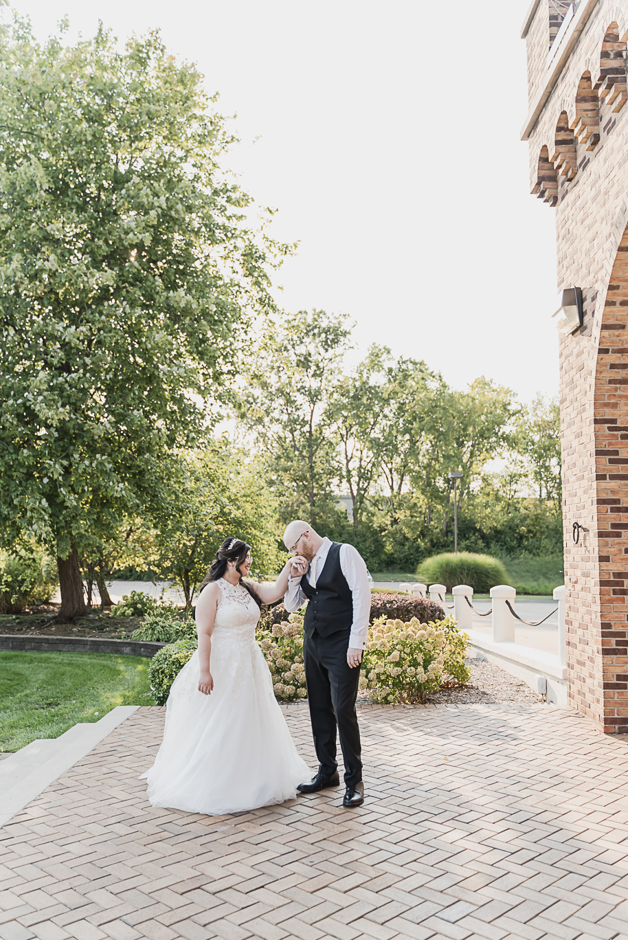 A classic navy and black summer San Marino Club wedding in Sterling Heights provided by top-rated Detroit wedding photographer Kari Dawson.