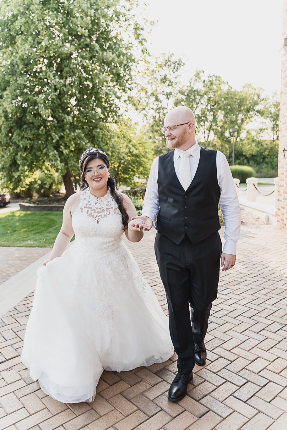 A classic navy and black summer San Marino Club wedding in Sterling Heights provided by top-rated Detroit wedding photographer Kari Dawson.