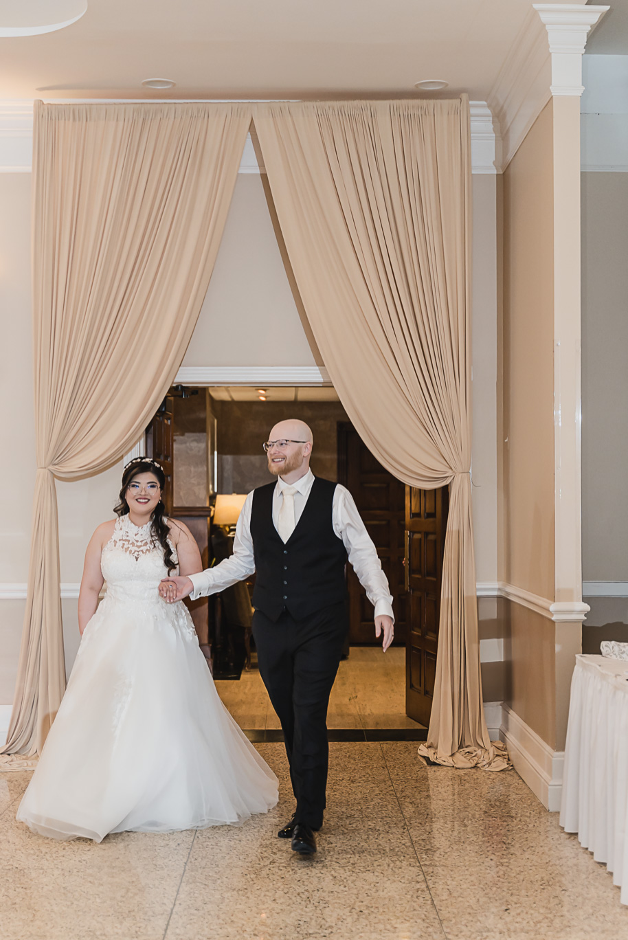 A classic navy and black summer San Marino Club wedding in Sterling Heights provided by top-rated Detroit wedding photographer Kari Dawson.