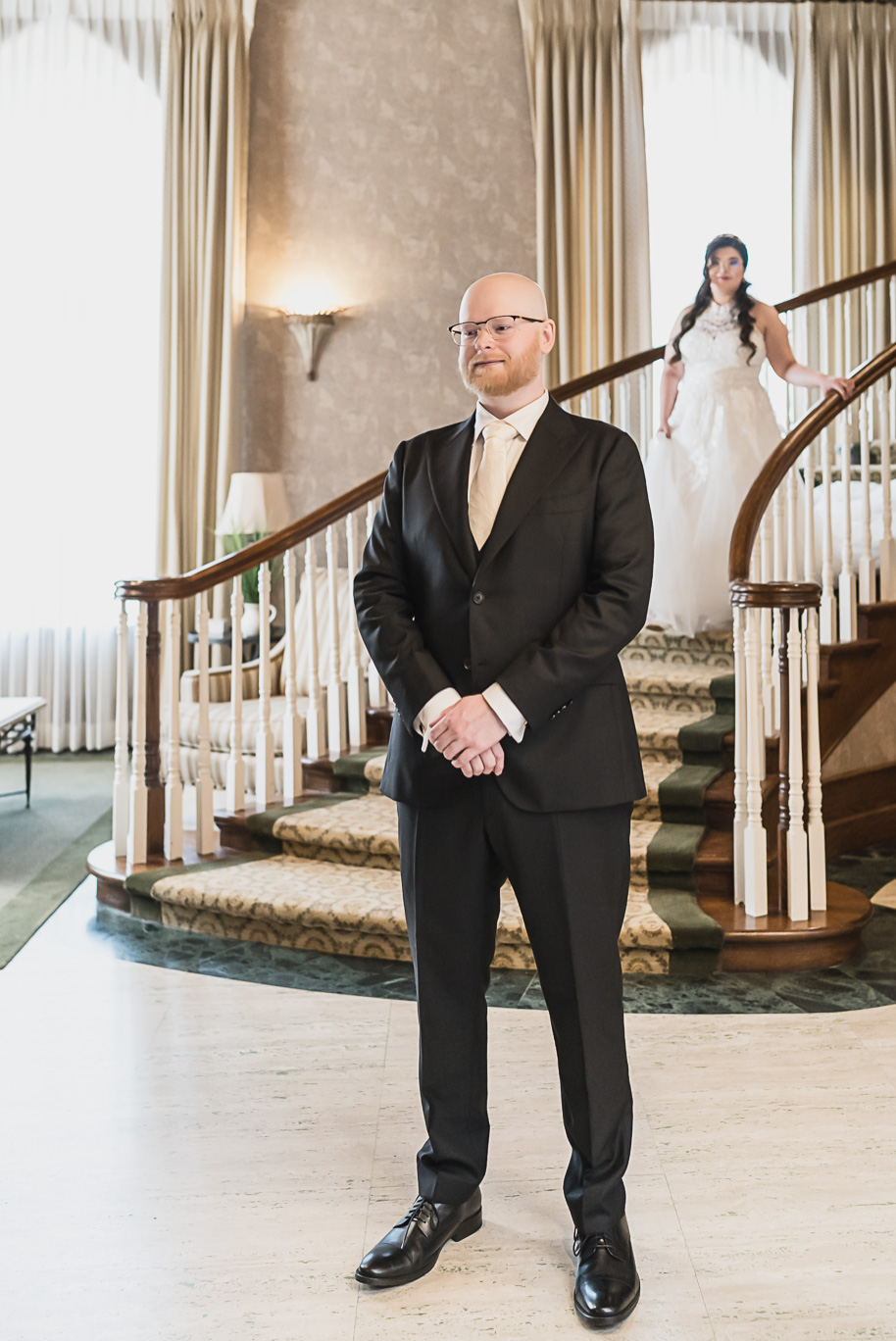 A classic navy and black summer San Marino Club wedding in Sterling Heights provided by top-rated Detroit wedding photographer Kari Dawson.