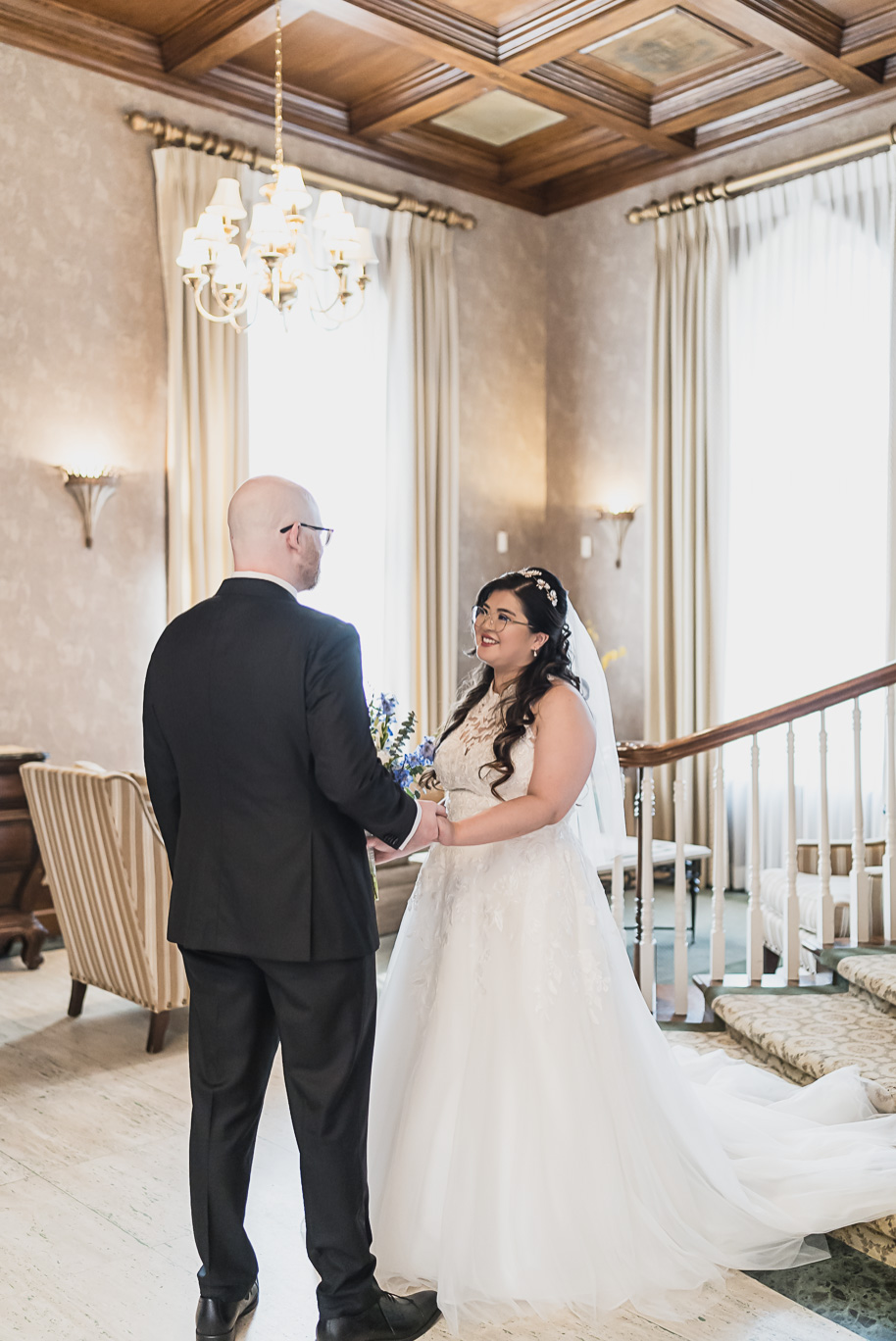 A classic navy and black summer San Marino Club wedding in Sterling Heights provided by top-rated Detroit wedding photographer Kari Dawson.