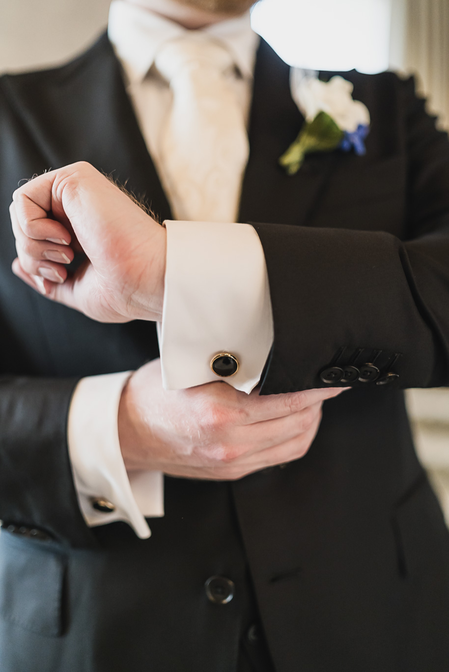 A classic navy and black summer San Marino Club wedding in Sterling Heights provided by top-rated Detroit wedding photographer Kari Dawson.