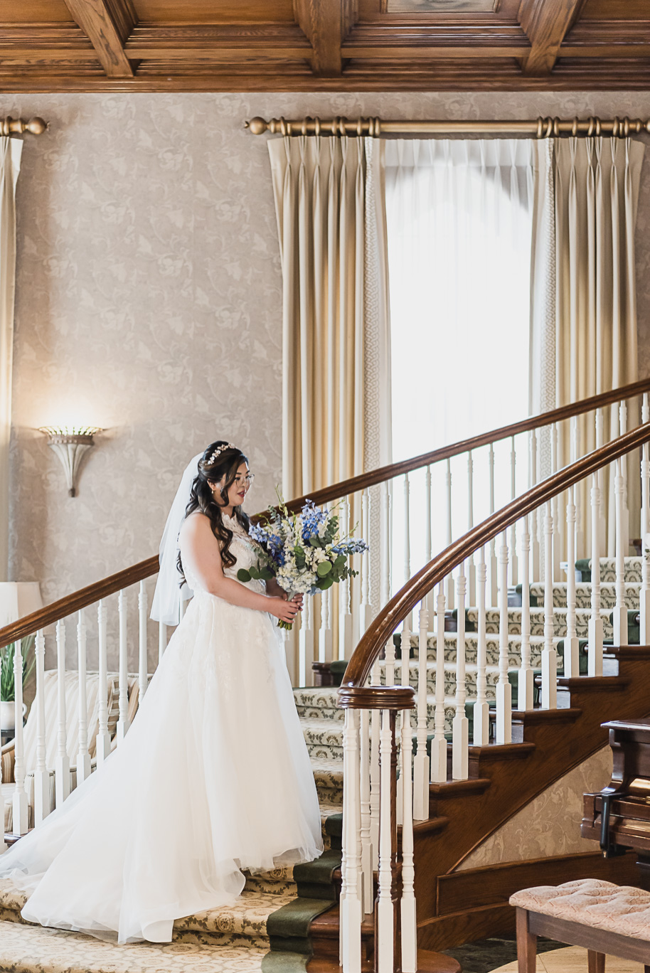 A classic navy and black summer San Marino Club wedding in Sterling Heights provided by top-rated Detroit wedding photographer Kari Dawson.