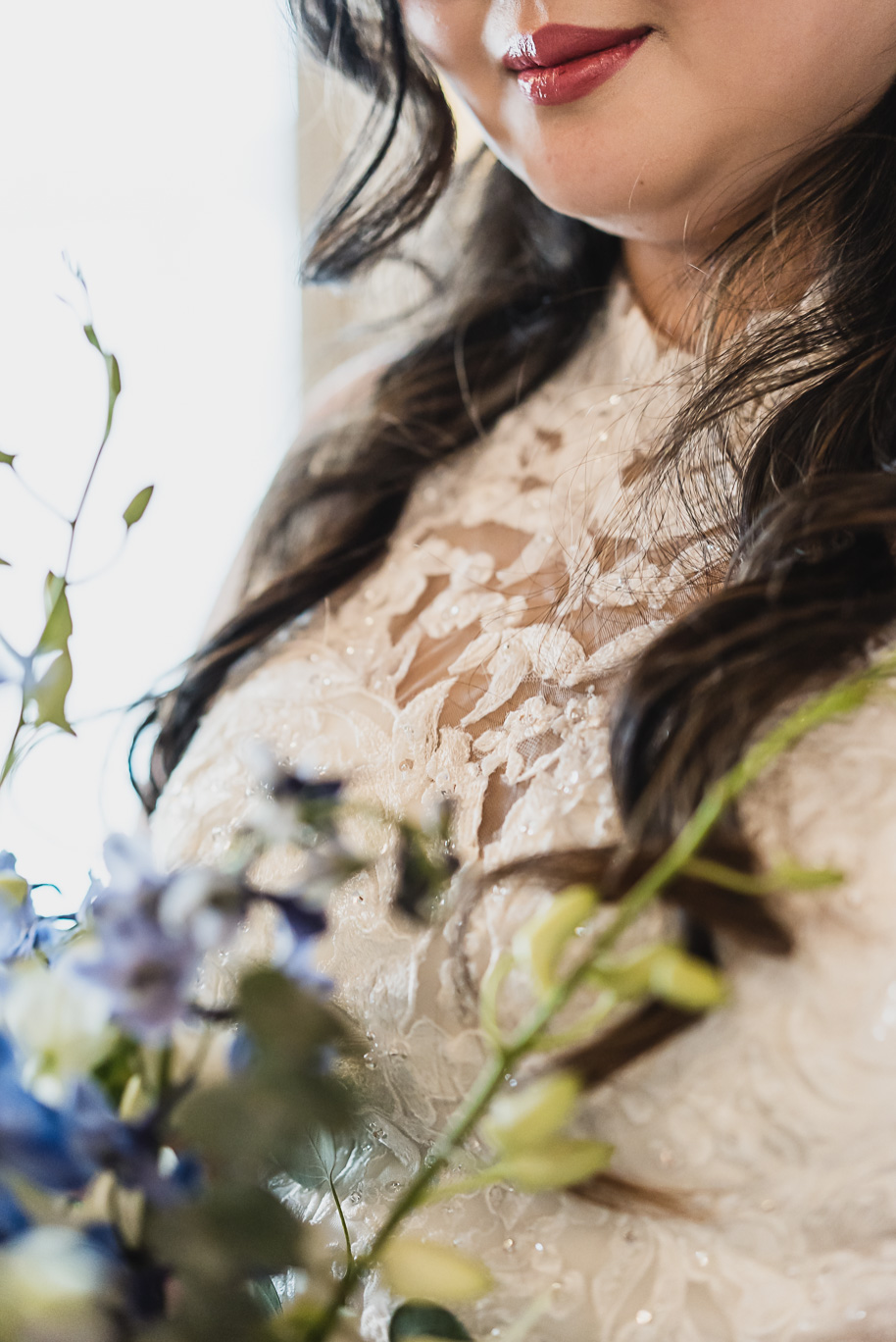 A classic navy and black summer San Marino Club wedding in Sterling Heights provided by top-rated Detroit wedding photographer Kari Dawson.