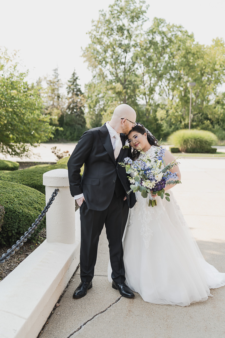 A classic navy and black summer San Marino Club wedding in Sterling Heights provided by top-rated Detroit wedding photographer Kari Dawson.