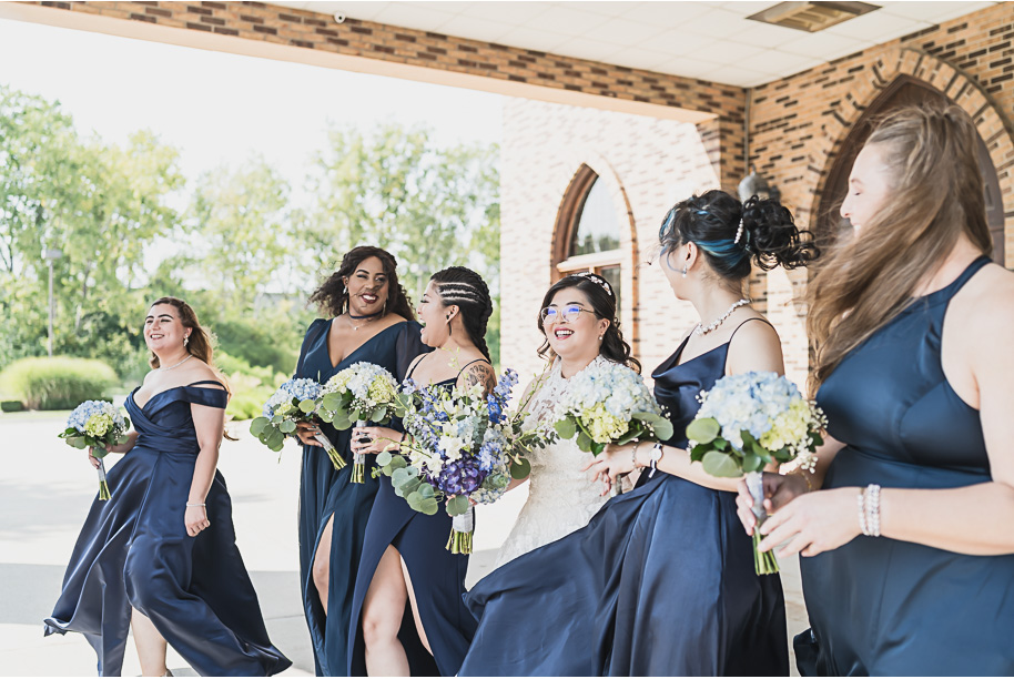 A classic navy and black summer San Marino Club wedding in Sterling Heights provided by top-rated Detroit wedding photographer Kari Dawson.