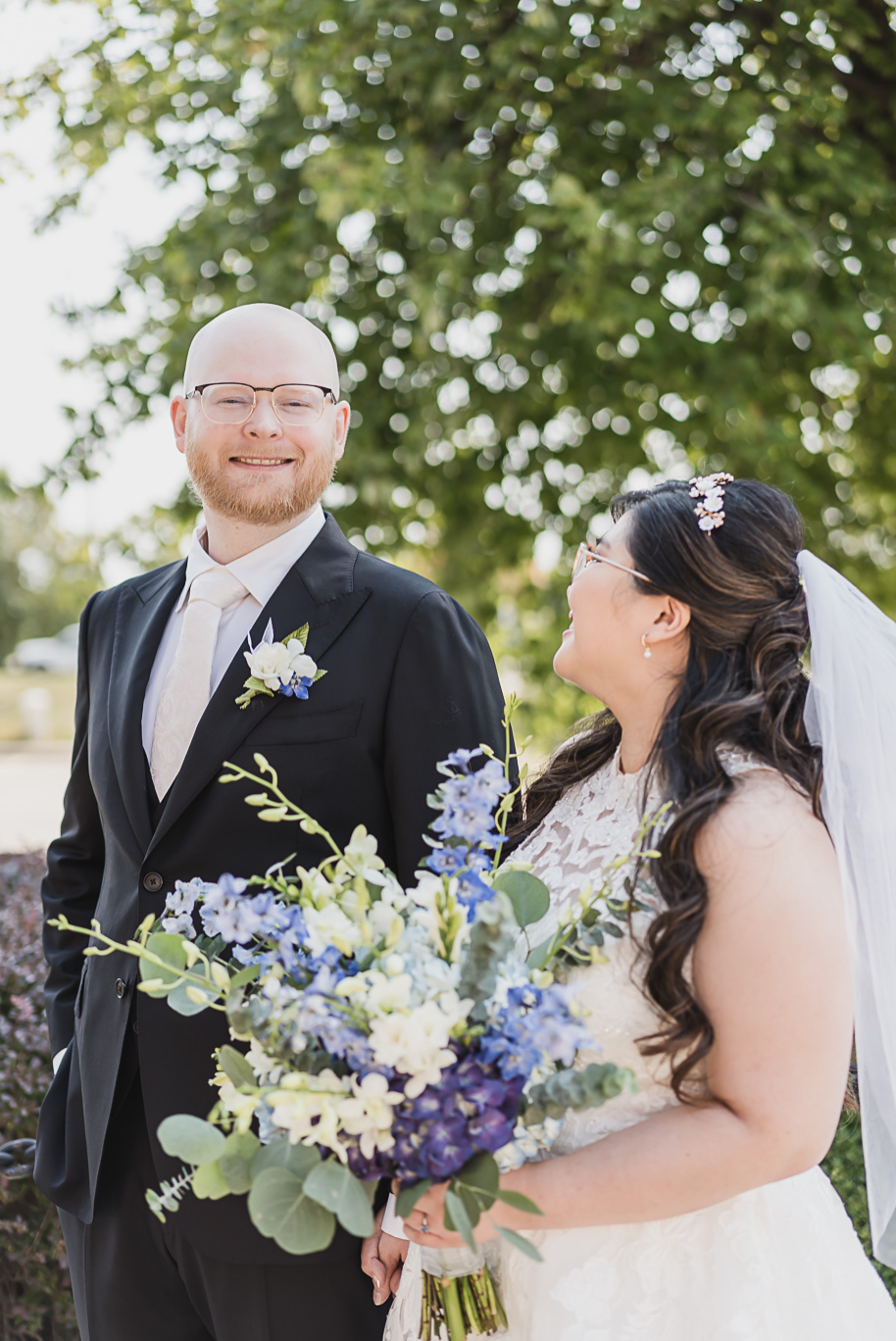 A classic navy and black summer San Marino Club wedding in Sterling Heights provided by top-rated Detroit wedding photographer Kari Dawson.