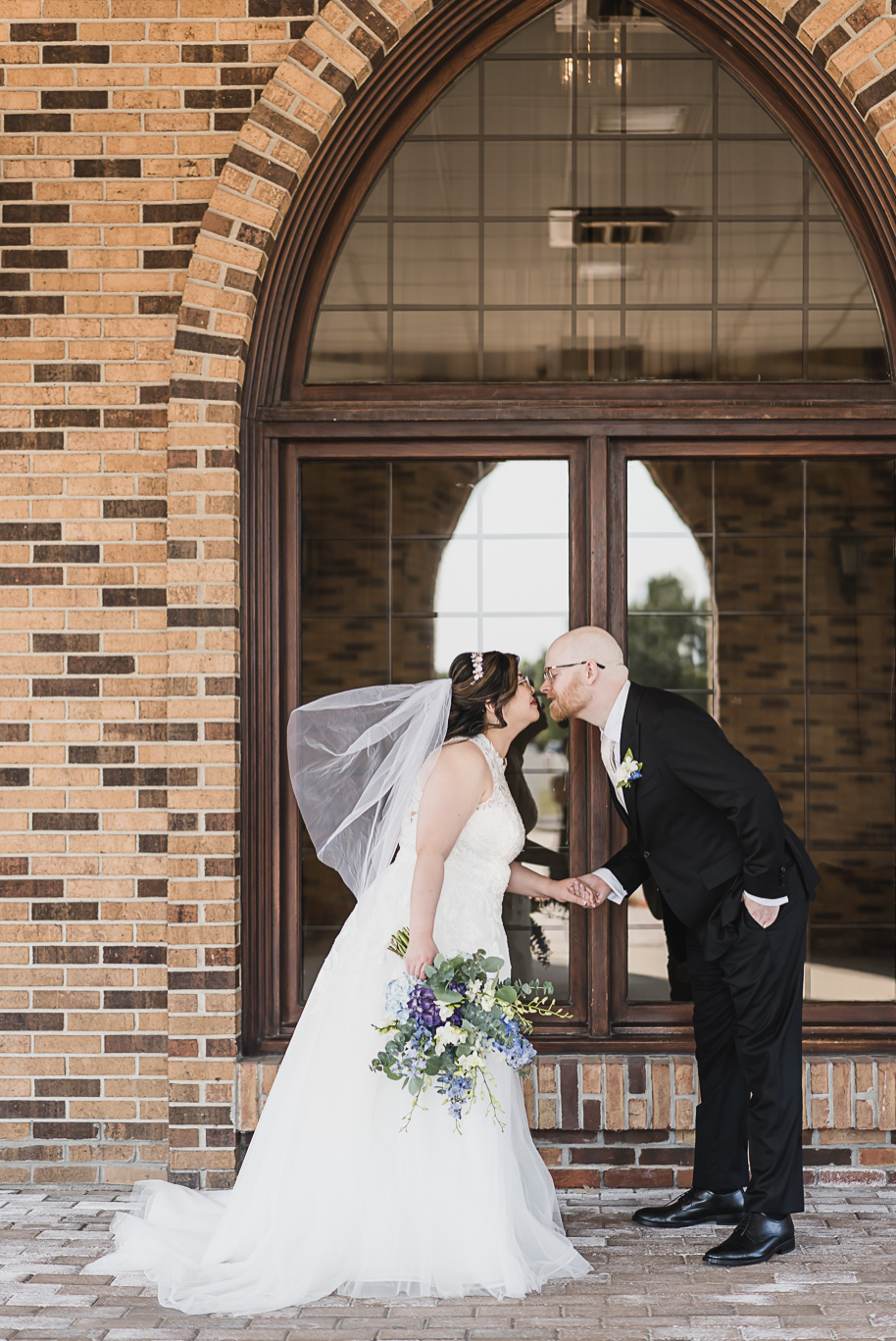 A classic navy and black summer San Marino Club wedding in Sterling Heights provided by top-rated Detroit wedding photographer Kari Dawson.