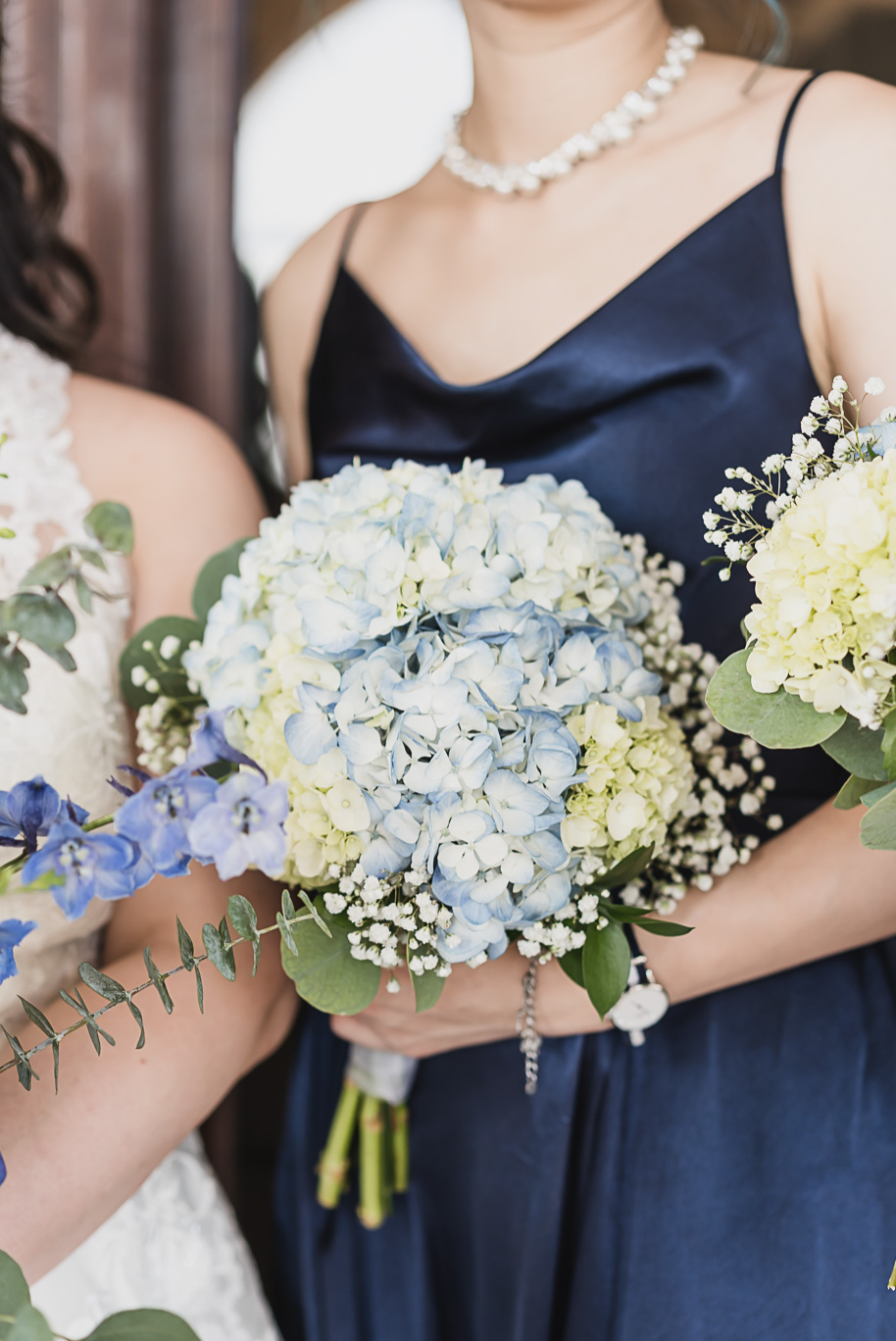 A classic navy and black summer San Marino Club wedding in Sterling Heights provided by top-rated Detroit wedding photographer Kari Dawson.