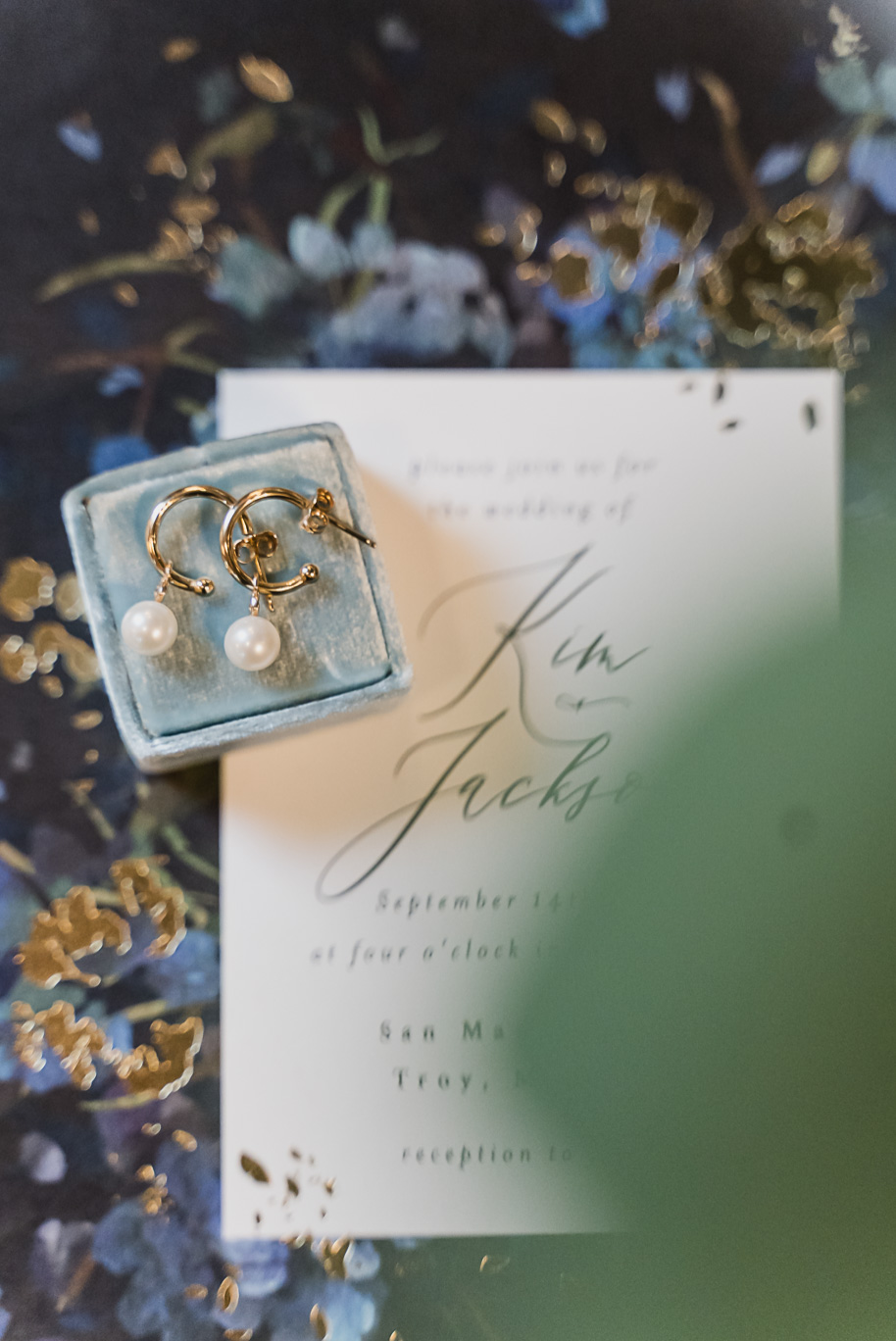 A classic navy and black summer San Marino Club wedding in Sterling Heights provided by top-rated Detroit wedding photographer Kari Dawson.