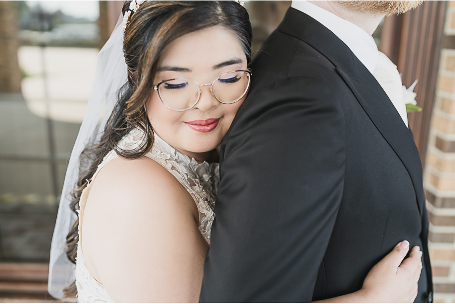 A classic navy and black summer San Marino Club wedding in Sterling Heights provided by top-rated Detroit wedding photographer Kari Dawson.